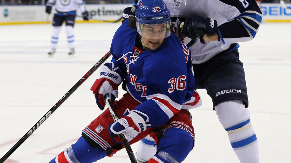  ASSIST:  Mats Zuccarello Aasen fikk en assist og tre utvisninger p� 17,41 minutter da New York Rangers slo Winnipeg Jets i mandag. Foto: Bruce Bennett / Getty Images / AFP / NTB Scanpix