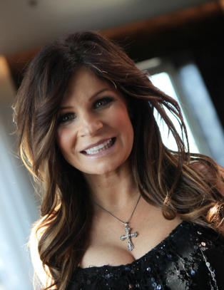 Carola leter etter en far til datteren Zoe (4)