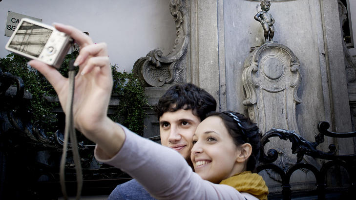  BRUSSEL:   Manneken Pis, en liten gutt, er byens mest fotograferte. Foto: JOHN TERJE PEDERSEN