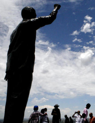 S&oslash;r-Afrikas ufullendte revolusjon