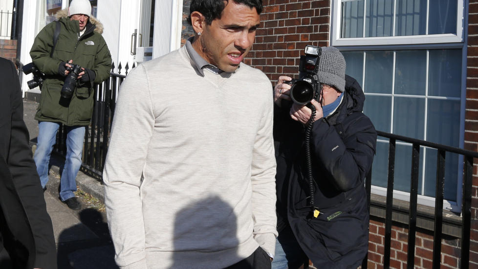 SLIPPER FENGSEL: Carlos Tevez kom til Macclesfield Magistrates Court med risiko for � bli d�mt til seks m�neders fengsel i formiddag. Han slapp med samfunnstjeneste. Foto: REUTERS / Phil Noble / NTB SCANPIX