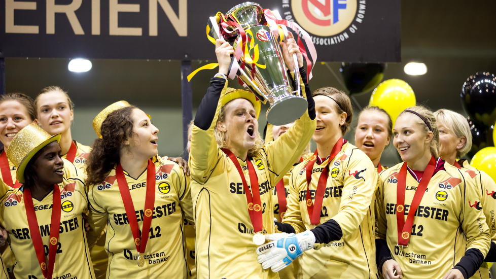  TROR IKKE P� LSK KVINNER:  Ekspertene tror ikke laget fra Lillestr�m gjentar fjor�rets seier.
Foto: Cornelius Poppe / NTB scanpix