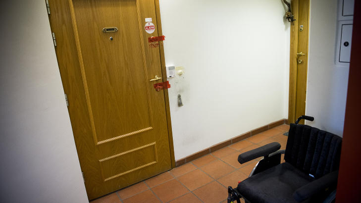 SPERRET AV: Politiet har plombert døra inn til leiligheten hvor Pål Stener Johannessen (90) bodde. Politiet vil gjennomføre en rekonstruksjon i bygget. Foto: Håkon Eikesdal / Dagbladet SPERRET AV: Politiet har plombert døra inn til leiligheten hvor Pål Stener Johannessen (90) bodde. Politiet vil gjennomføre en rekonstruksjon i bygget. Foto: Håkon Eikesdal / Dagbladet