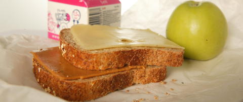 Har ikke f�r kommet om bord i flyet f�r matpakka tas fram