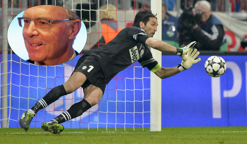 IKKE IMPONERT: Det tyske fotballikonet Franz Beckenbauer mente Gianluigi Buffon s� ut som en pensjonist p� den ene scoringen til Bayern M�nchen. Foto: AFP PHOTO / GUENTER SCHIFFMANN / NTB scanpix