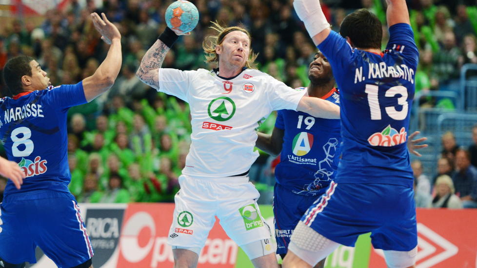 NOEN NUMMER FOR SM�:
Norges B�rge Lund og resten av de norske gutta gikk p� et tap mot Frankrike i EM-kvalifiseringskampen.
Foto: Tommy Ellingsen / NTB scanpix