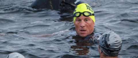 Armstrong gj�r comeback som sv�mmer