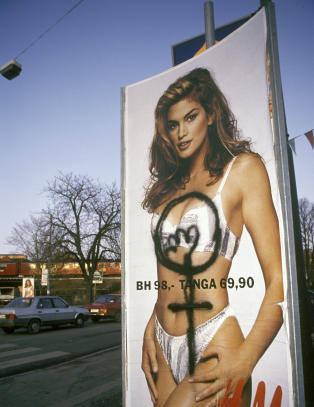 - Debatten om kvinnelig nakenhet har ulmet siden 90-tallet