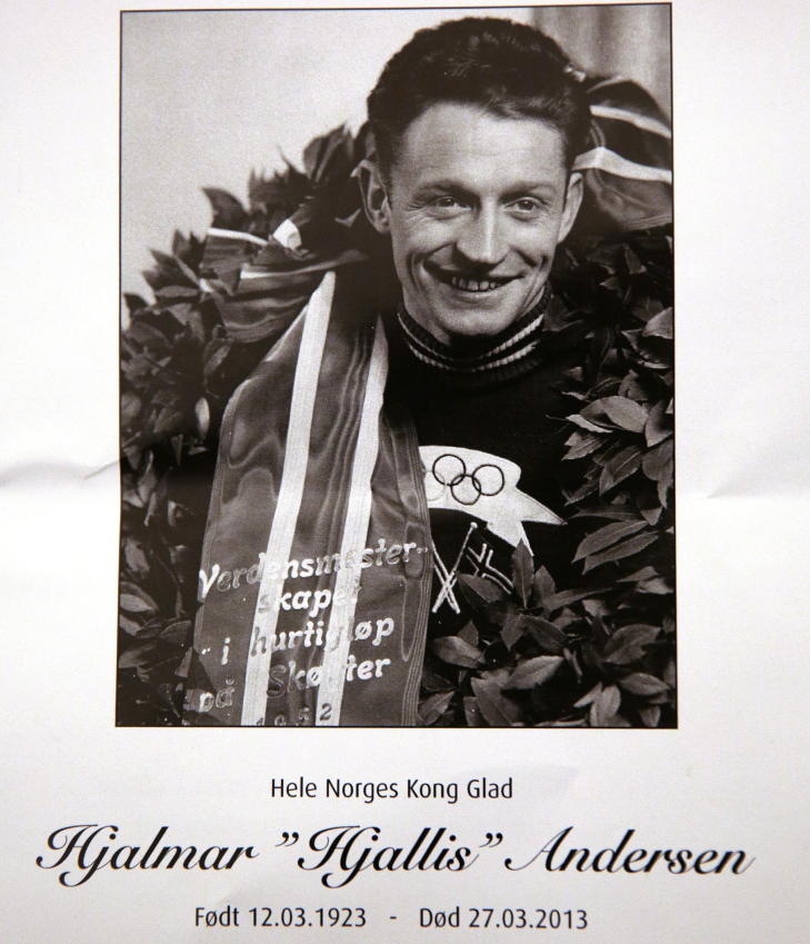  POPUL�R NABO:   Hjallis var en popul�r nabo i Severin Kj�rs vei i T�nsberg. Torsdag ble han bisatt fra T�nsberg domkirke.  Foto: Cornelius Poppe / NTB Scanpix.