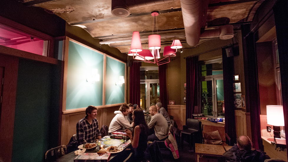 Sympatisk: Er du glad i gammeldagse brettspill, forskjellige typer �l og solid og uj�lete mat, kan en tur til Colonel Mustard anbefales. Foto: Thomas Rasmus Skaug / Dagbladet