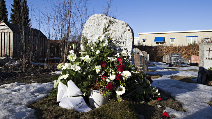  SISTE HVILESTED:   Hjalmar  Andersen blir minnet med En siste hilsen p� Solvang gravlund i T�nsberg, der forel�pig  kona Gerd Andersen er eneste navnet p� gravsteinen. FOTO: GEIR BARSTEIN/DAGBLADET.