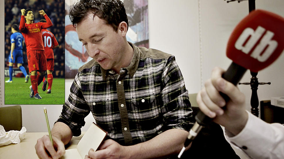 SUAREZ FORTJENER PRISEN: Robbie Fowler mener at Luiz Suarez fortjener � bli �rets spiller. Foto: Lars Eivind Bones / Dagbladet