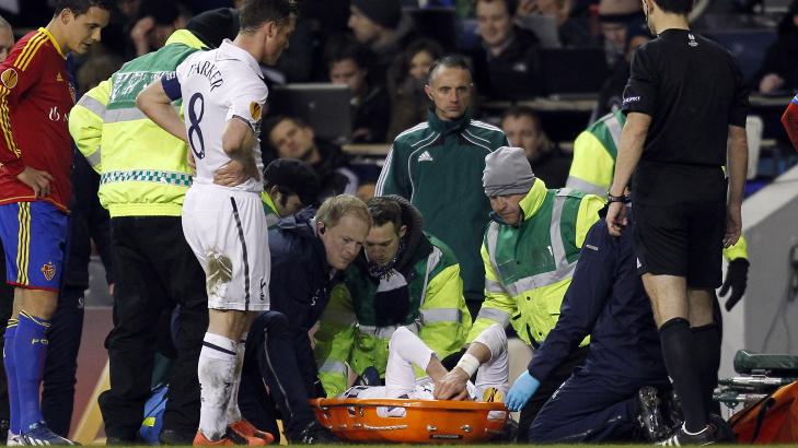 UT P� B�RE: Gareth Bale p�dro seg en dridning i ankelen like f�r slutt. Foto: AFP PHOTO / IAN KINGTON / NTB scanpix