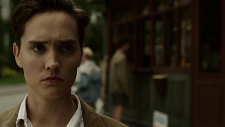 KAN BLI �BESTE MANNLIGE SKUESPILLER�: �Halvbroren�-skuespiller Frank Kjos�s er nominert i kategorien �Beste mannlige skuespiller� for sin rolle som Fred i filmatiseringen av Lars Saabye Christensens roman ved samme navn. Foto: NRK