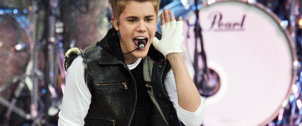 - Han gir dem en f�lelse av at de kjenner ham - og at han bryr seg om dem