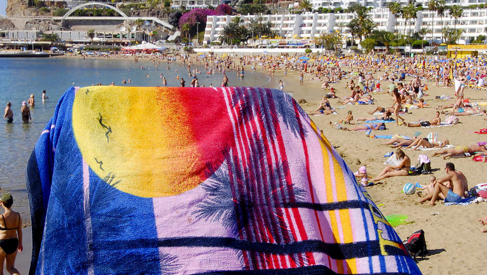 FORSVUNNET: Det er lett � miste verdisakene p� stranda. Foto: JOHN TERJE PEDERSEN