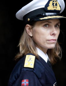 Norges første kvinnelige admiral i pikant rettsstrid