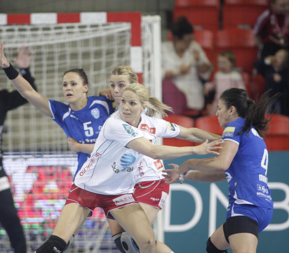 SL�SERI: Larvik tapte den f�rste semifinalen mot Krim Ljubljana 24-22. Foto: Peder Gjers�e / NTB Scanpix