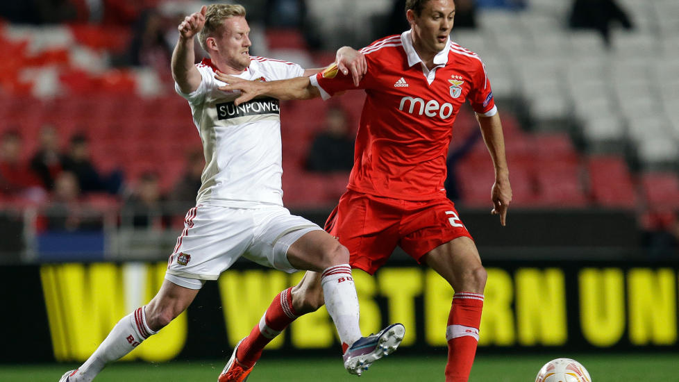  CHELSEA-FL�RT:  Rudi V�ller innr�mmer at hans juvel Andre Sch�rrle (t.v.) kan bli solgt til Chelsea i sommer.FOTO: AP/Armando Franca.