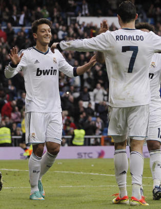 Sen �zil-dobbel da Real banket Levante