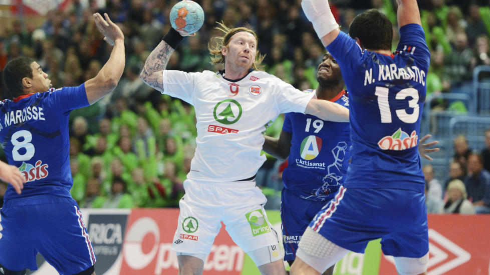 TAPTE MOT FRANKRIKE: B�rge Lund og resten av h�ndballgutta. Men en EM-plass er likevel innen rekkevidde. Foto: REUTERS/Tommy Ellingsen/NTB scanpix