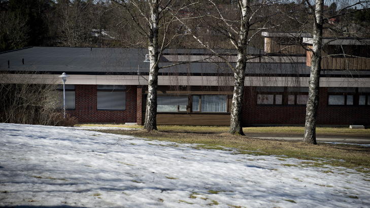HER L� HAN: Bak vinduet ved lyktestolpa l� 37-�ringen i reimer  i nesten hele mars 2010 p� Sykehuset �stfold Veum utenfor Fredrikstad. Foto: �istein Norum Monsen / DAGBLADET