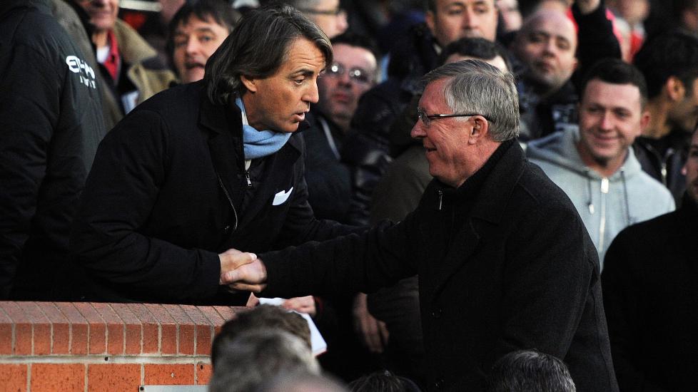  GOD TONE:  Ferguson kostet p� seg et smil til Mancini f�r kampen.  FOTO:  EPA/PETER POWELL