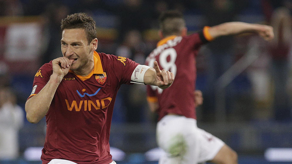  HELT: Igjen reddet Francesco Totti Roma.  FOTO: REUTERS/Max Rossi