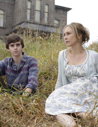 Mor og s�nn Bates har en nedtonet, foruroligende dybde