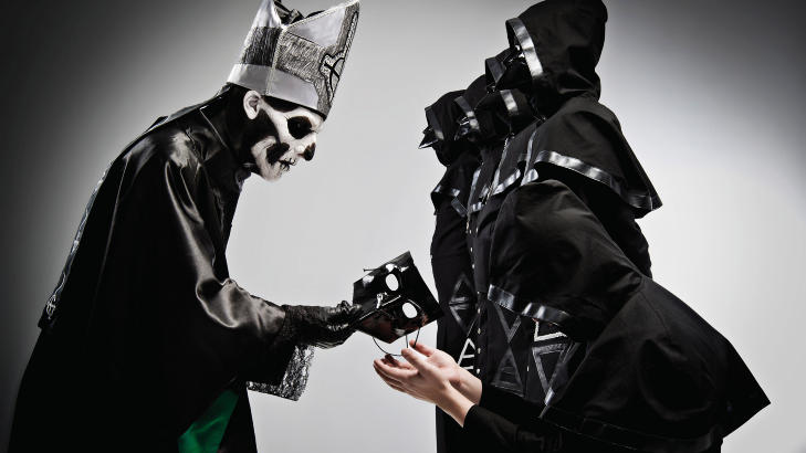 GHOST: Papa Emeritus II og hans disipler. Foto: Ester Segarra