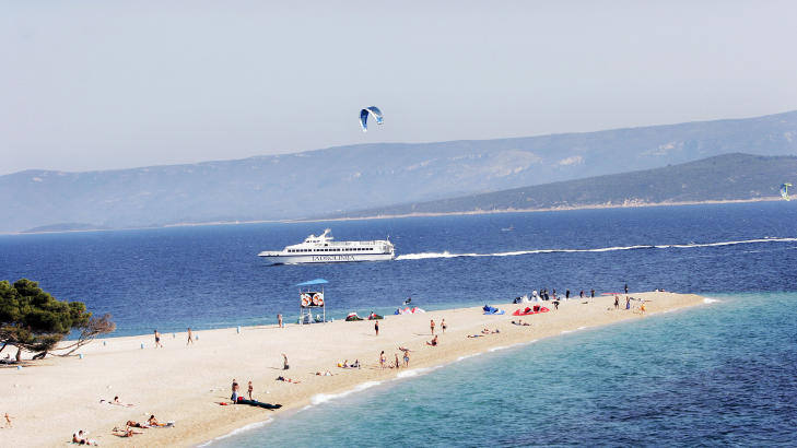 KROATIA:  �ya Brac med Kroatias flotteste strand er bare en b�ttur unna Split. Foto: GEIR B�LSTAD