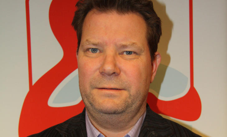 - STIKK I STRID MED M�LENE: Generalsekret�r Bj�rn Lydersen i Mental helse mener det er uakseptabelt at antallet tvangsinnleggelser har �kt parallelt med at myndighetene har vedtatt at bruk av tvang innen psykisk helsevern skal ned. - Dette er stikk i strid med de politiske m�lene, og det som er av strategier for � f� ned og motvirke tvangsbruken. Her er det krefter som motsetter seg � ta i bruk eller f�lge politiske signaler, sier han.