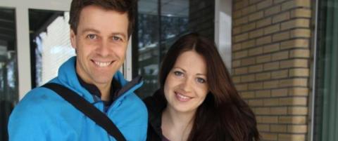 Knut Arild Hareide viser fram dattera