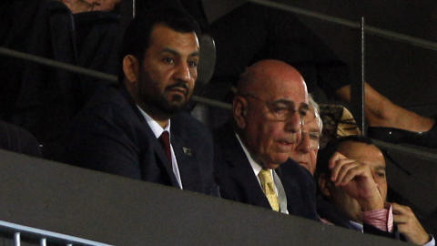 - RASIMSE: M�lagas eier, sjeik Abdulla al-Thani (t.v.), skriver p� Twitter at det var rasisme og ikke fotball som sendte det spanske laget ut av Champions League. Foto: Jon Nazca, Reuters / NTB scanpix