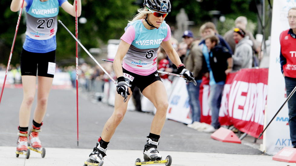 STILLER P� NYTT: Therese Johaug var i aksjon under Oslo skishow p� Aker brygge i i fjor ogs�. 
Foto: Stian Lysberg Solum / NTB scanpix