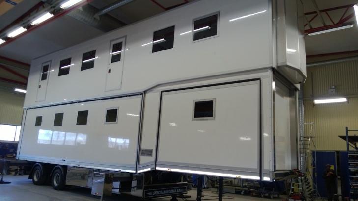 DOBBELDEKKER: Det er selvsagt to etasjer p� traileren det norske laget kj�rer rundt p� v-cuprenn.