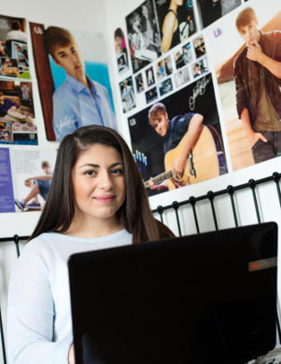 - Han ble f�dt klokka 00.56, i rom 126, veide 3,2 kilo og legen het Simon Bexlaham