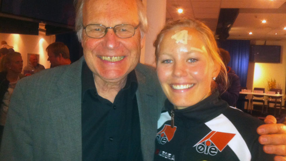 SERIESTART: NRKs fotballekspert Arne Scheie holder Marita Skammelsrud Lund og LSK Kvinner som favoritt til � vinne Toppeserien i fotball. Her fra dagens kick off p� Ullevaal stadion. FOTO: TORE ULRIK BRATLAND