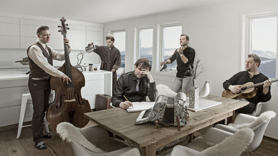 P� DIALEKT: Jordn�r folkrock i moderne omgivelser. Album nummer tre fra Valdres-gruppa Staut f�yer seg inn i rekka av gode plater p� dialekt.  Foto: Frederick Khile