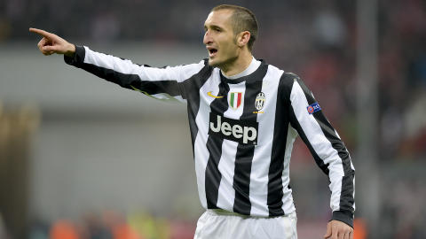  IKKE ANGER:  Chiellini vil at Juventus skal spille en s� god kamp at de ikke angrer i etterkant. FOTO: AFP/GUENTER SCHIFFMANN