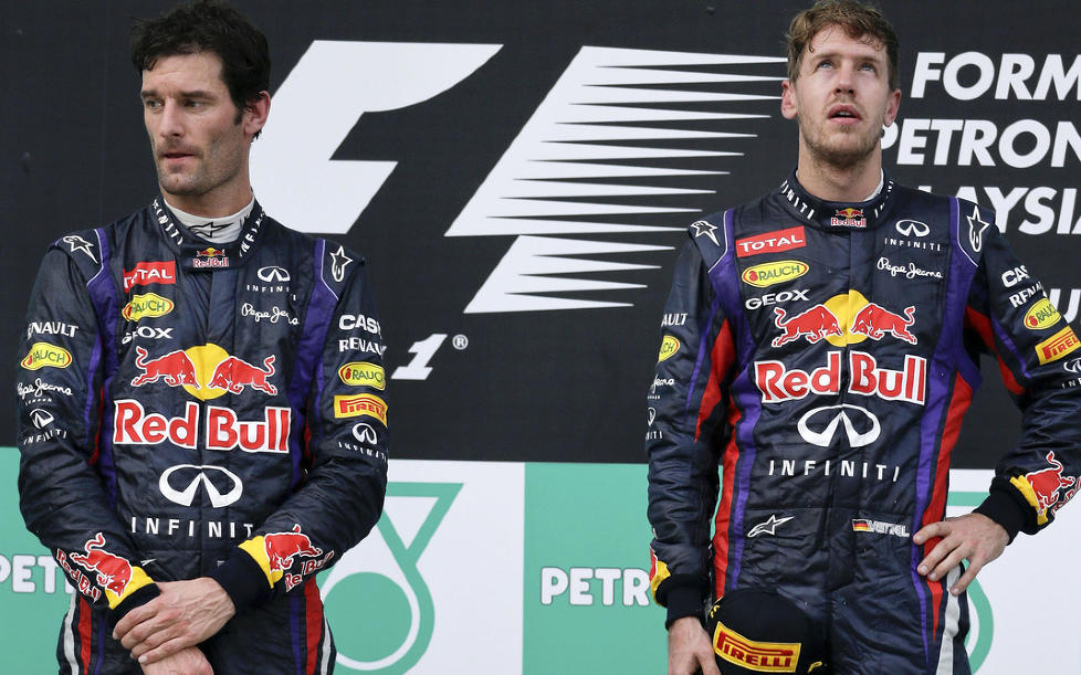  LAGKAMERATER:  Vettel (t.h.) mener at han ikke gjorde noe galt da han kj�rte forbi lagkamerat Mark Webber. FOTO: AP/Andy Wong.