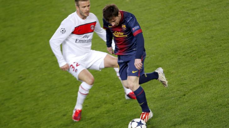 SUPERINNBYTTERE: B�de David Beckham og Lionel Messi startet p� benken for sine respektive lag. Etter kampen var det sistnevnte som hadde mest � juble for. Foto:  AFP PHOTO/ JOSE JORDAN