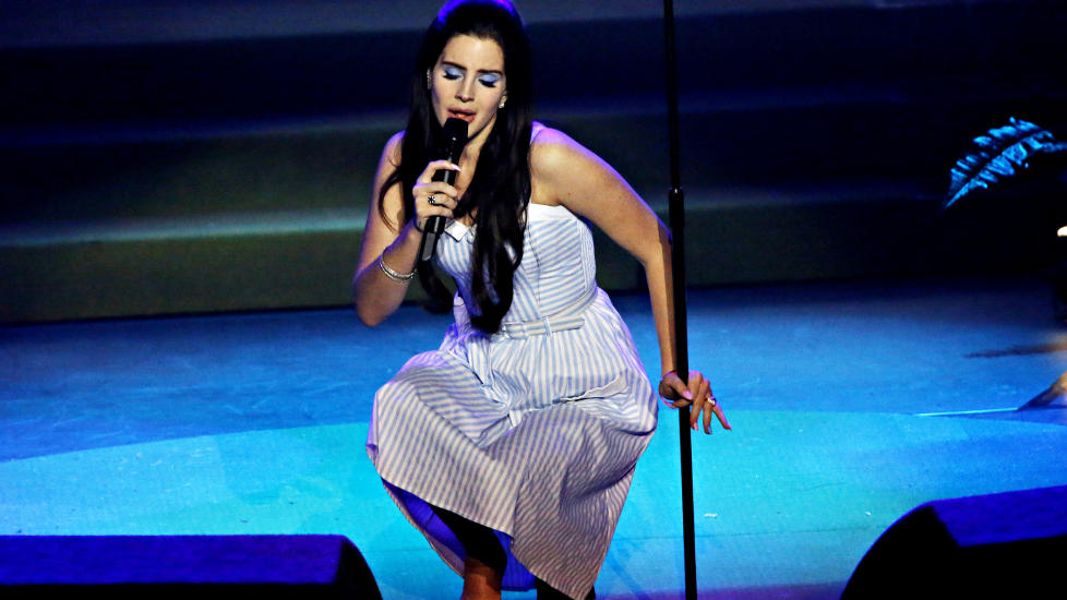 FORF�RENDE SANG: Lana Del Rey under g�rsdagens konsert i Oslo Spektrum. Foto: Jacques Hvistendahl