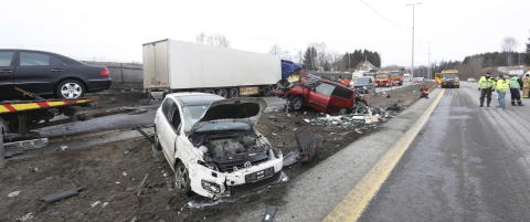 E18 på Liertoppen stengt for all trafikk fram til klokka 12