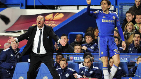 ENGASJERT: Rafael Benitez var ikke enig i at israelske Yossi Benayoun skulle hatt gult kort under den f�rste kampen mot Rubin Kazan p� Stamford Birdge. De bl�kledde vant 3-1. Foto: AFP PHOTO/GLYN KIRK