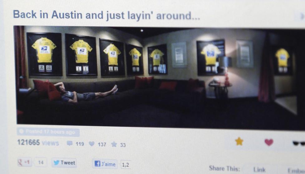 SVARTE MED BILDE FRA AUSTIN-VILLAEN: Lance Armstrong viste fram seg selv og de sju gule tr�yene sine da han ble utstengt av UCI i fjor. Siden la han kortene p� borde, ja han var dopet. Foto: REUTERS / SCANPIX / REUTERS / TWITTER