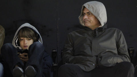LONDON-BES�K: Jose Mourinho fant et sete p� tribunen da han s� Fulham mot Chelsea i februar. Foto: AFP / IAN KINGTON / NTB SCANPIX