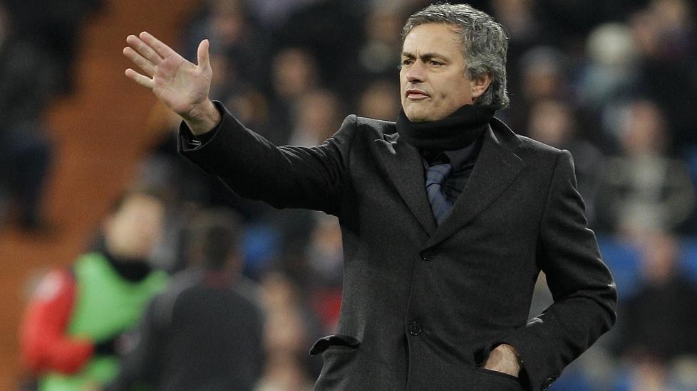 USIKKER FRAMTID: Jose Mourinho har kontrakt med Real Madrid fram til 2016, men mange mener det allerede er avklart at han forlater Spania ved sesongslutt. Foto: AP / Paul White / NTB SCANPIX