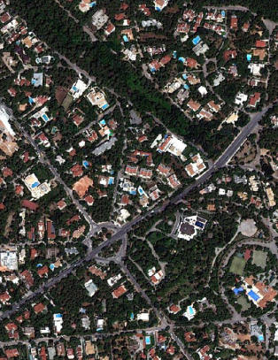 Her er det registrert 329 sv�mmebasseng - da myndighetene begynte � telle fant de 16 974