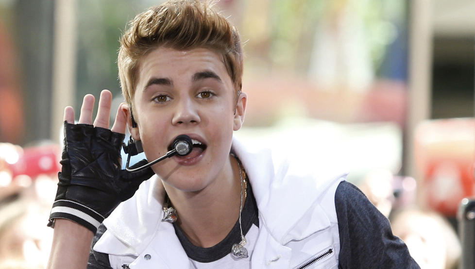 ET SAVN: �At Bieber skaper kaos i byer over hel verden, signaliserer at d�t � kunne enes om popul�rmusikken og dyrke den i fellesskap har v�rt et savn�, skriver kronikkforfatterne. Foto: Brendan McDermid / Reuters / NTB Scanpix